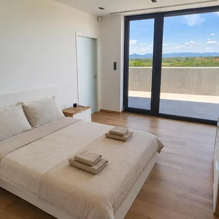 The Horizon 360 Luxury Penthouse In With Huge Terrace - Near Airport & Puskas Arena