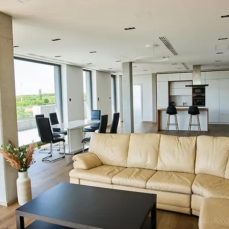 The Horizon 360 Luxury Penthouse In With Huge Terrace - Near Airport & Puskas Arena Apartment Budapest